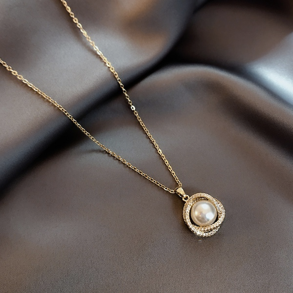 Collier perle et diamants zircon