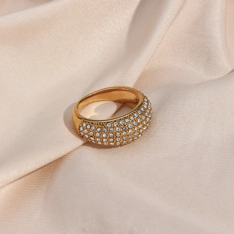 Bague Cocktail – L’éclat au bout des doigts